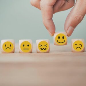 5 Würfel mit Smiley-Gesichtern