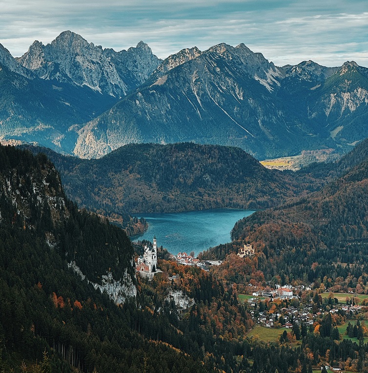 Foto von Marktoberdorf mit Alpen im Hintergrund
